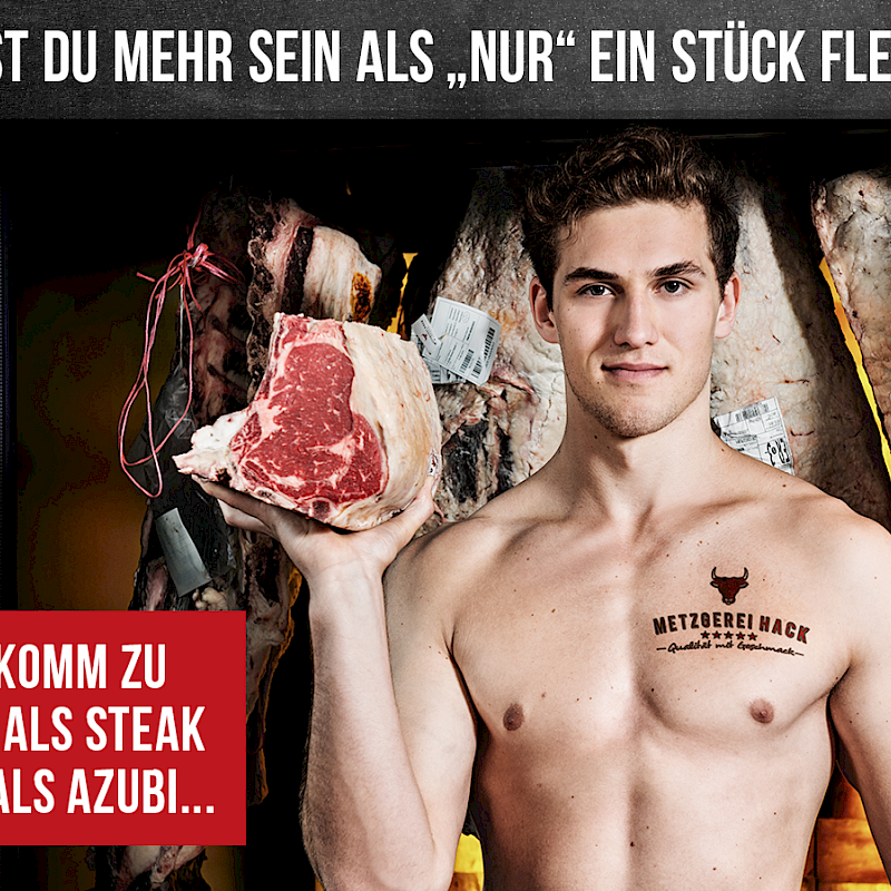 Oberkörperfreier Mann der ein Stück Steak in der Hand hält, oben drüber steht: Willst du mehr sein als ''nur'' ein stück fleisch?