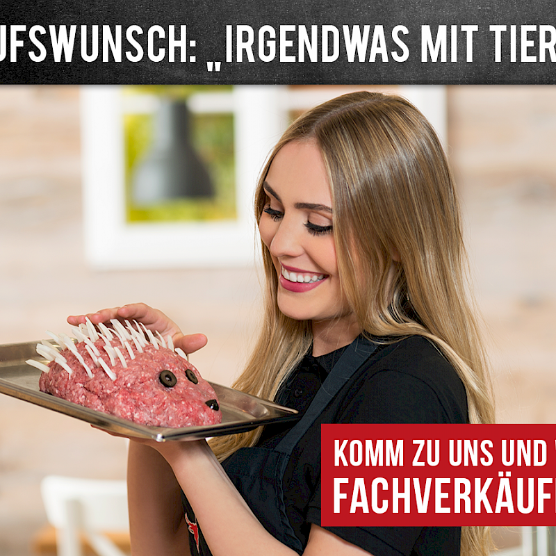 Eine junge glückliche Frau die einen Hackfleischigel auf einem Blech hält, oben drüber steht: berfuswunsch: ''irgendwas mit tieren...''
