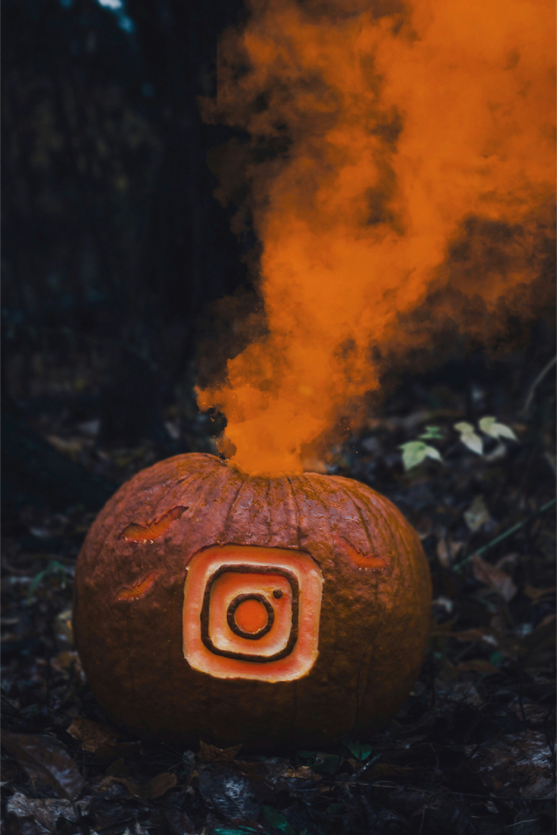 fancy Kürbis mit Neonrauch und einem Insta-Logo
