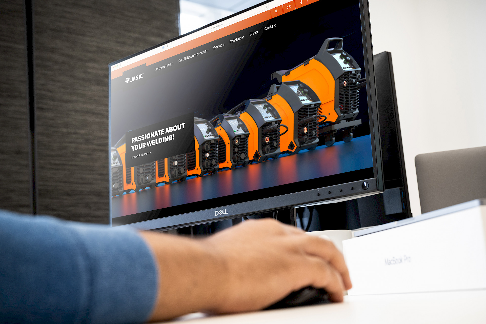 Computer der Website zeigt.