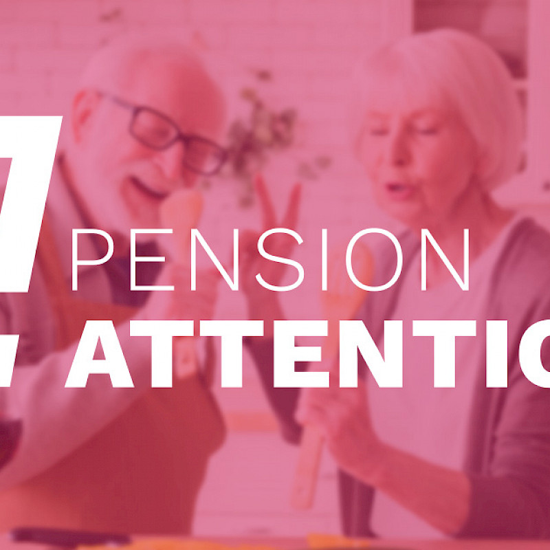 Pension Attention Logo. Im Hintergrund sieht man zwei ältere Personen.